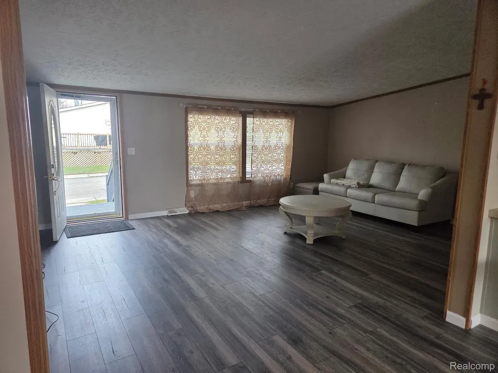 167 Laurel Leah Oxford Charter Township MI 48462