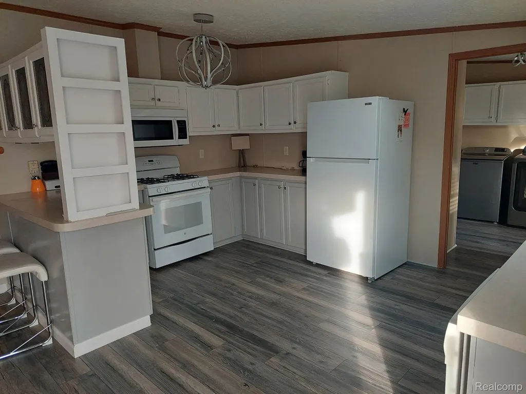 167 Laurel Leah Oxford Charter Township MI 48462