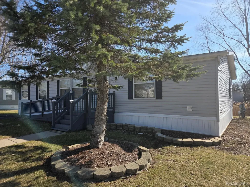 167 Laurel Leah Oxford Charter Township MI 48462