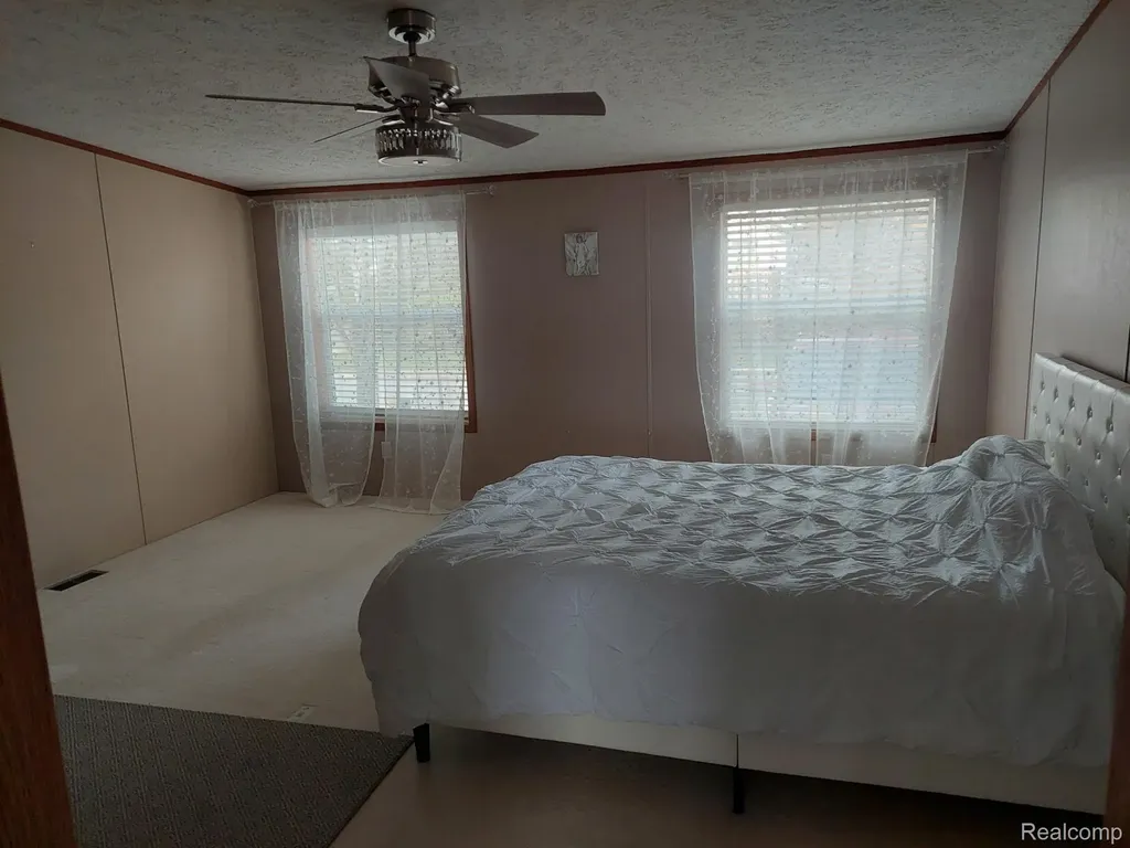 167 Laurel Leah Oxford Charter Township MI 48462