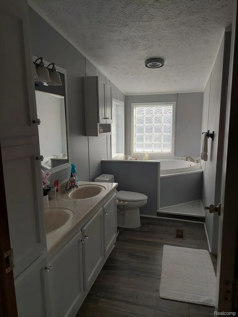 167 Laurel Leah Oxford Charter Township MI 48462