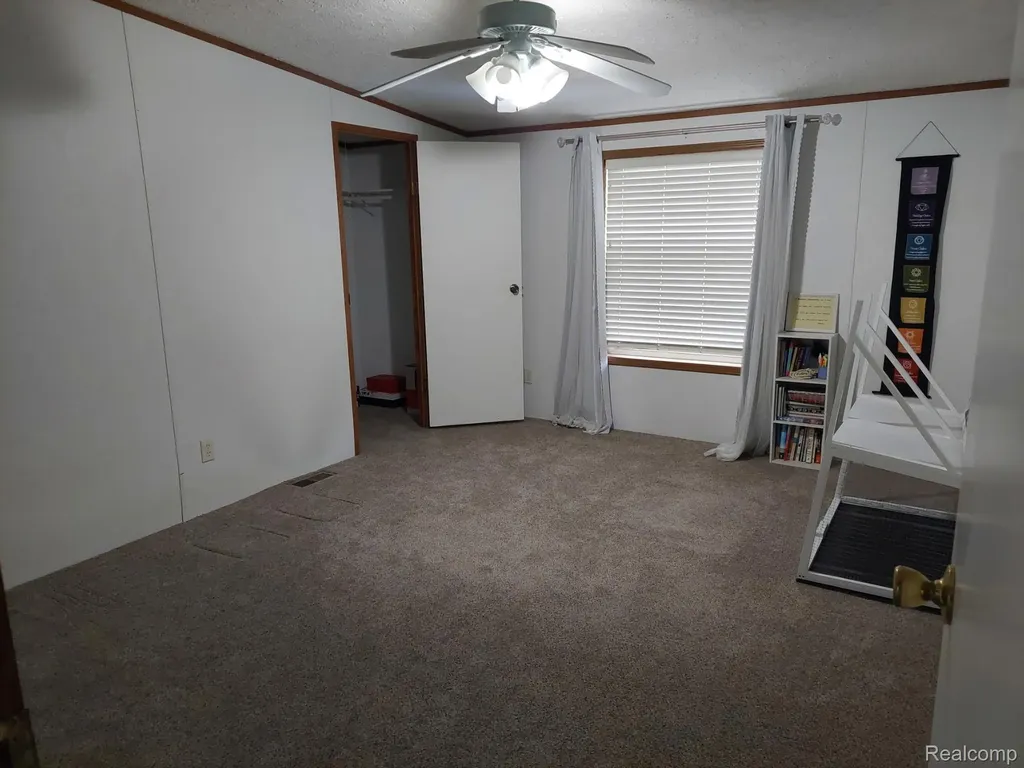 167 Laurel Leah Oxford Charter Township MI 48462