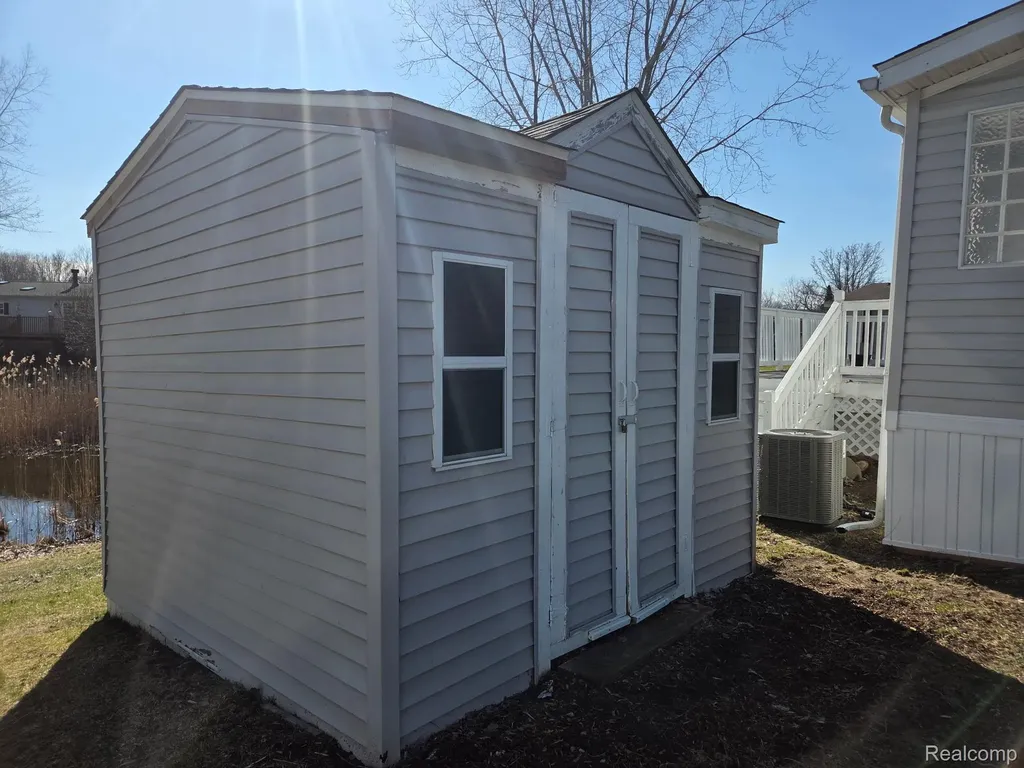 167 Laurel Leah Oxford Charter Township MI 48462