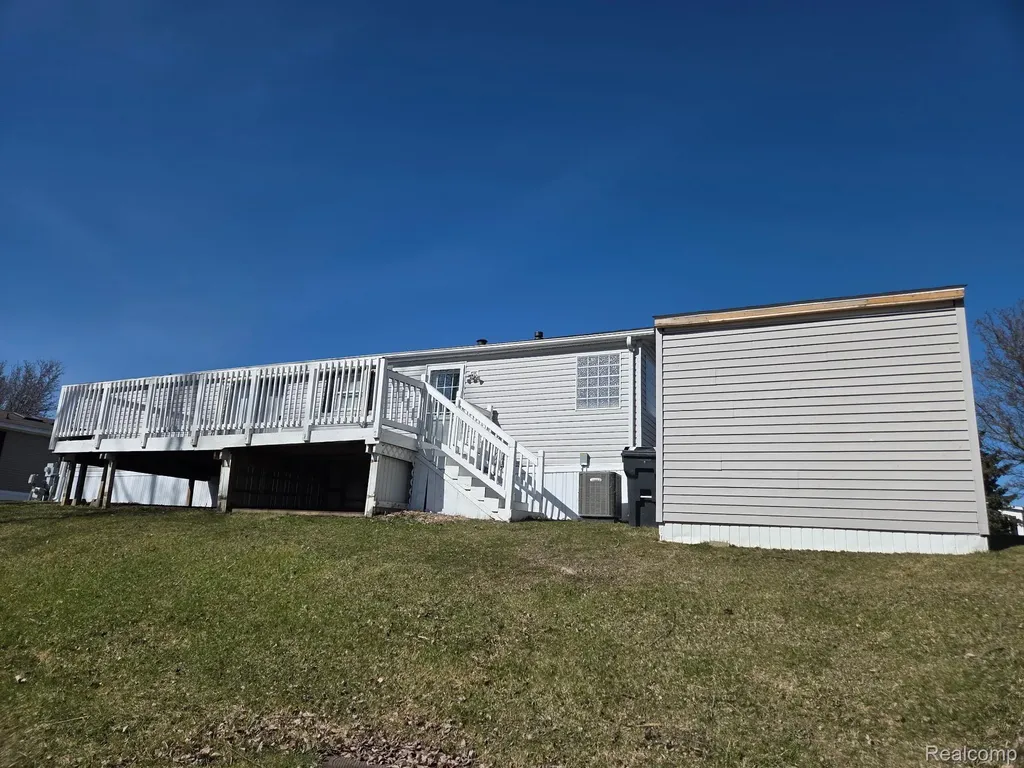 167 Laurel Leah Oxford Charter Township MI 48462