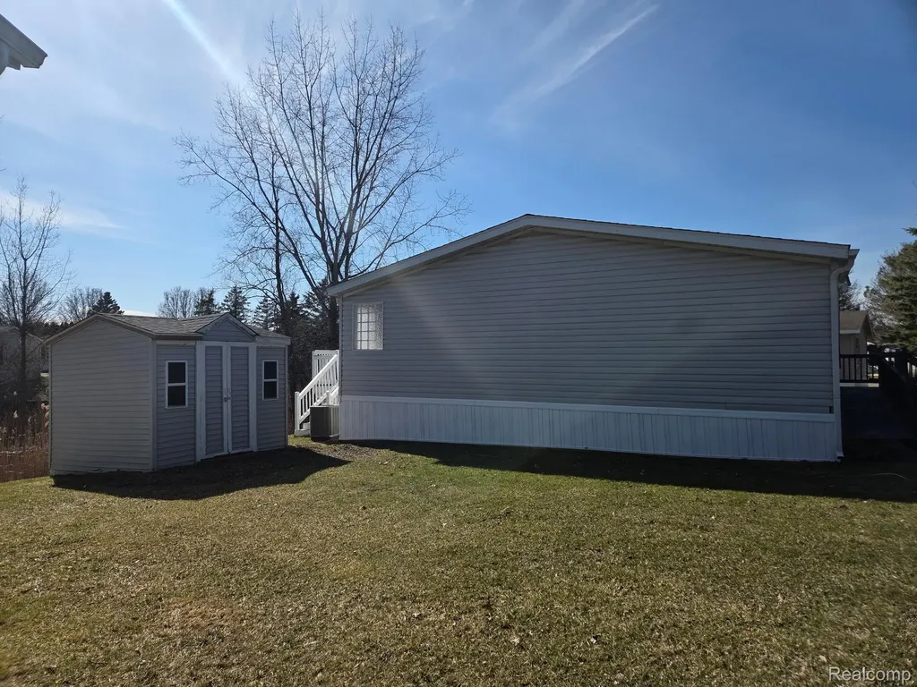 167 Laurel Leah Oxford Charter Township MI 48462