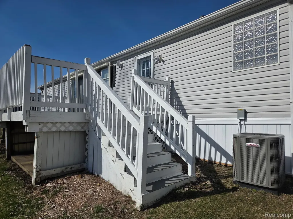 167 Laurel Leah Oxford Charter Township MI 48462