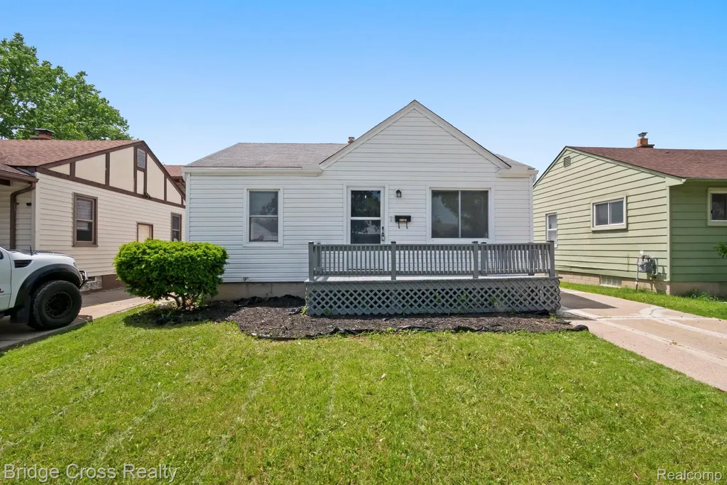 25515 Culver Street St. Clair Shores City MI 48081
