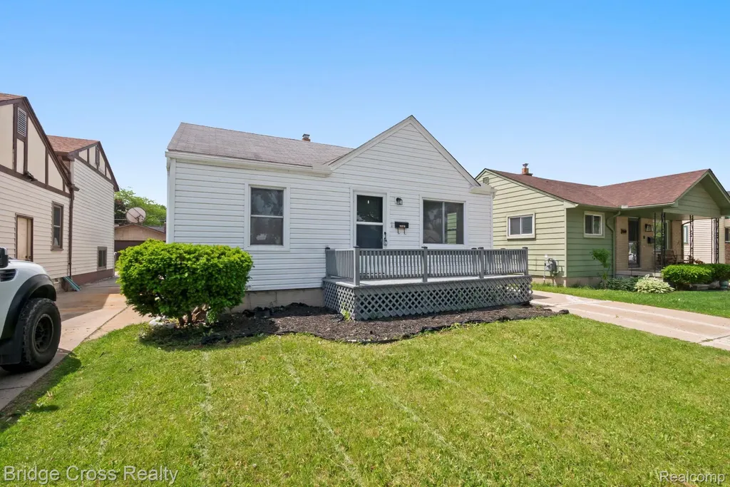 25515 Culver Street St. Clair Shores City MI 48081