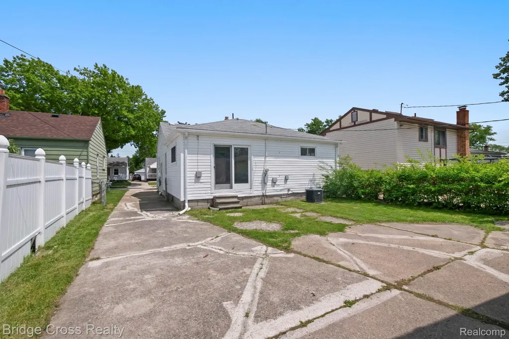 25515 Culver Street St. Clair Shores City MI 48081