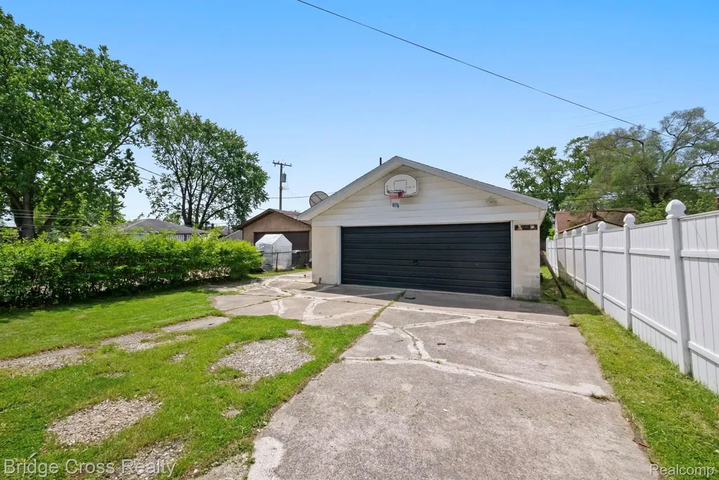 25515 Culver Street St. Clair Shores City MI 48081
