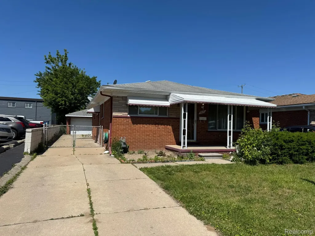 8847 Woodbine Redford Charter Township MI 48239