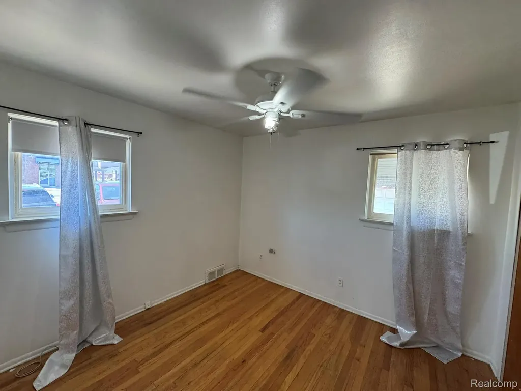 8847 Woodbine Redford Charter Township MI 48239