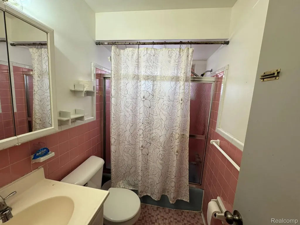 8847 Woodbine Redford Charter Township MI 48239