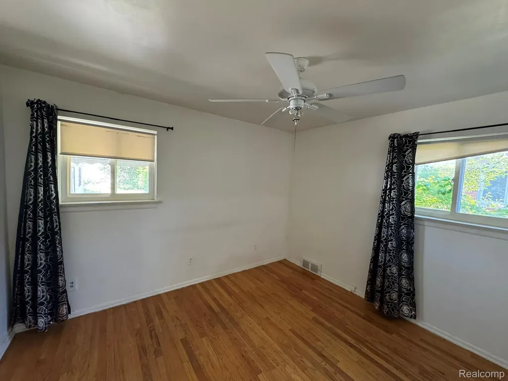 8847 Woodbine Redford Charter Township MI 48239