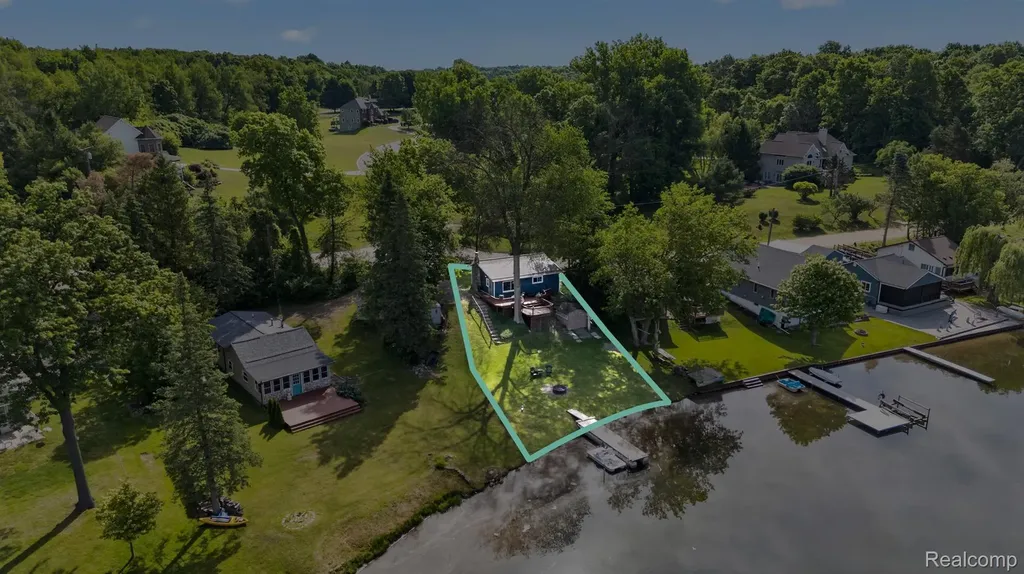1717 Triangle Lake Road Marion Township MI 48843