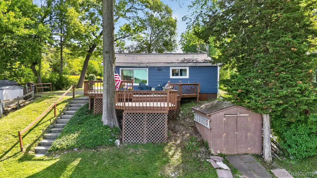 1717 Triangle Lake Road Marion Township MI 48843