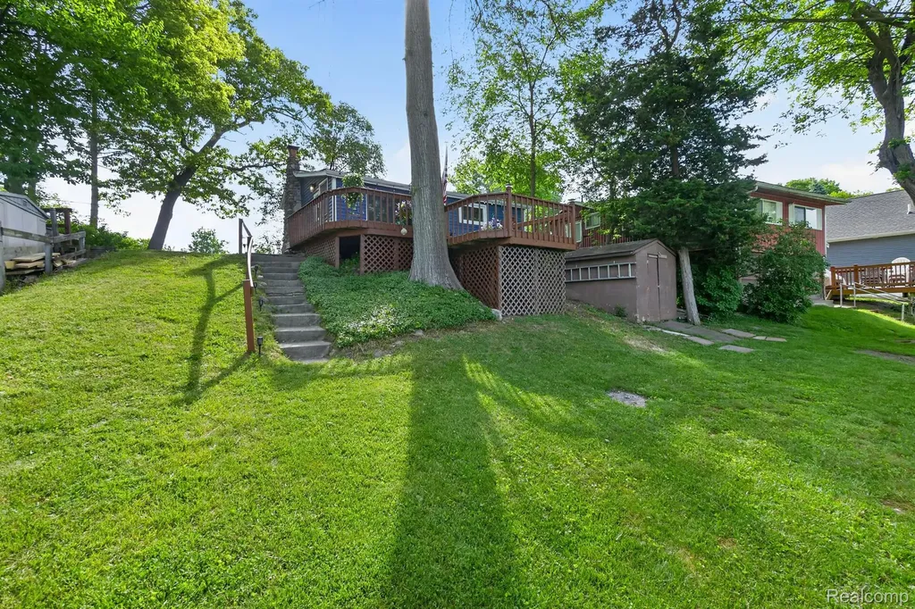 1717 Triangle Lake Road Marion Township MI 48843