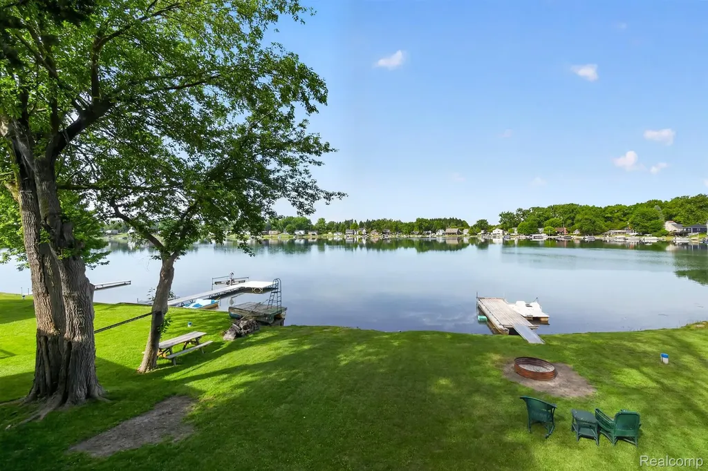 1717 Triangle Lake Road Marion Township MI 48843