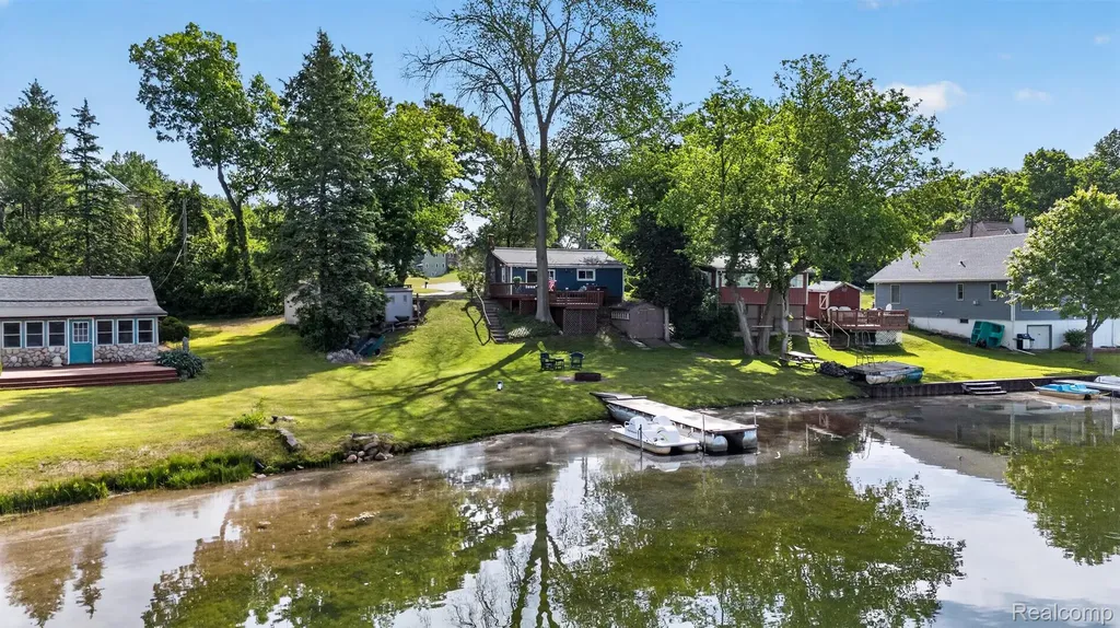 1717 Triangle Lake Road Marion Township MI 48843