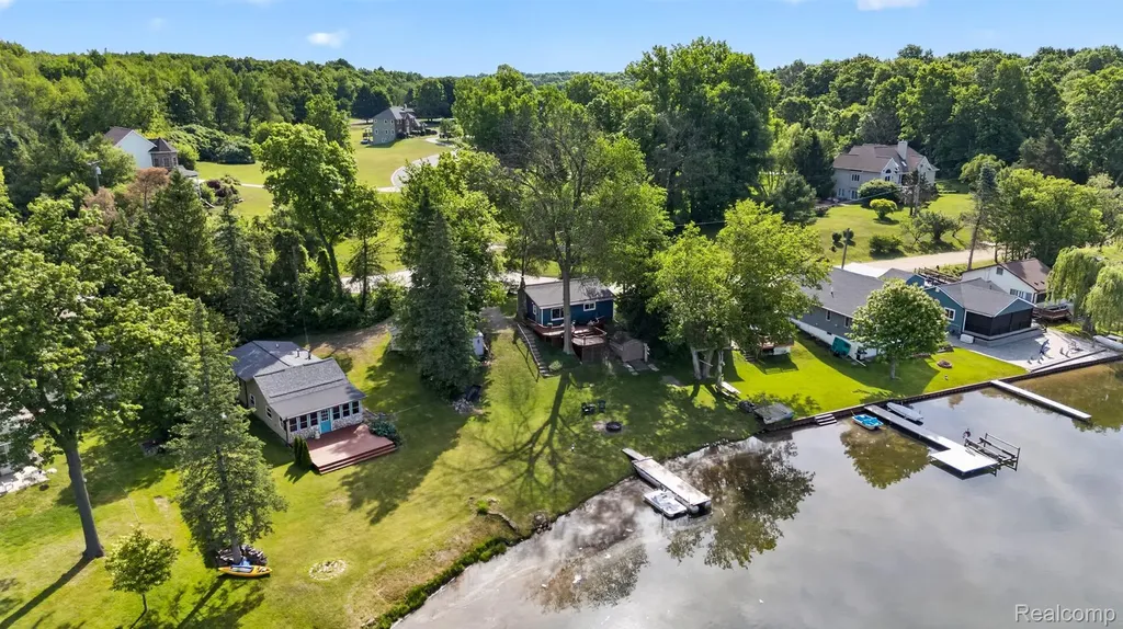1717 Triangle Lake Road Marion Township MI 48843