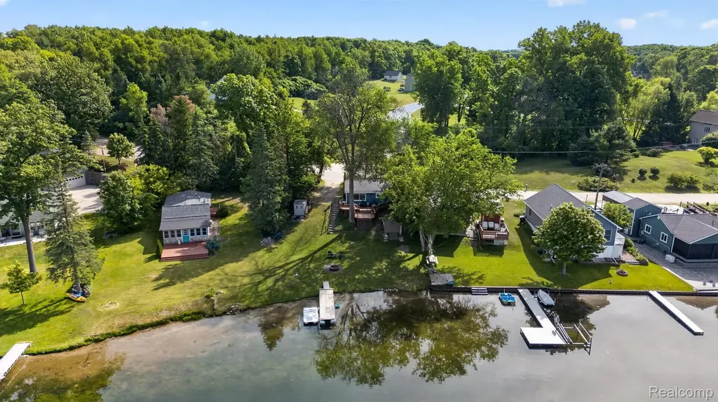 1717 Triangle Lake Road Marion Township MI 48843