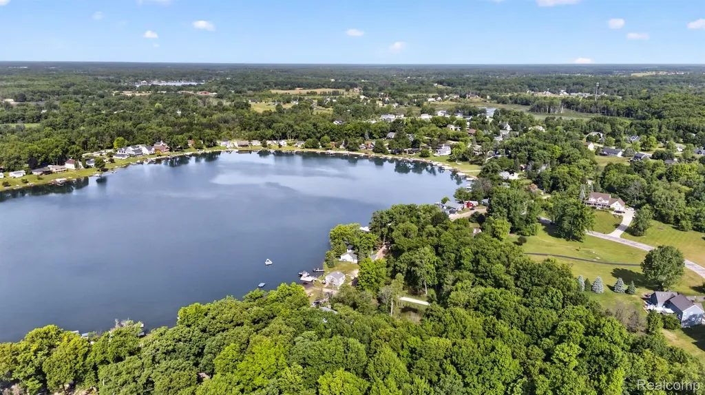 1717 Triangle Lake Road Marion Township MI 48843