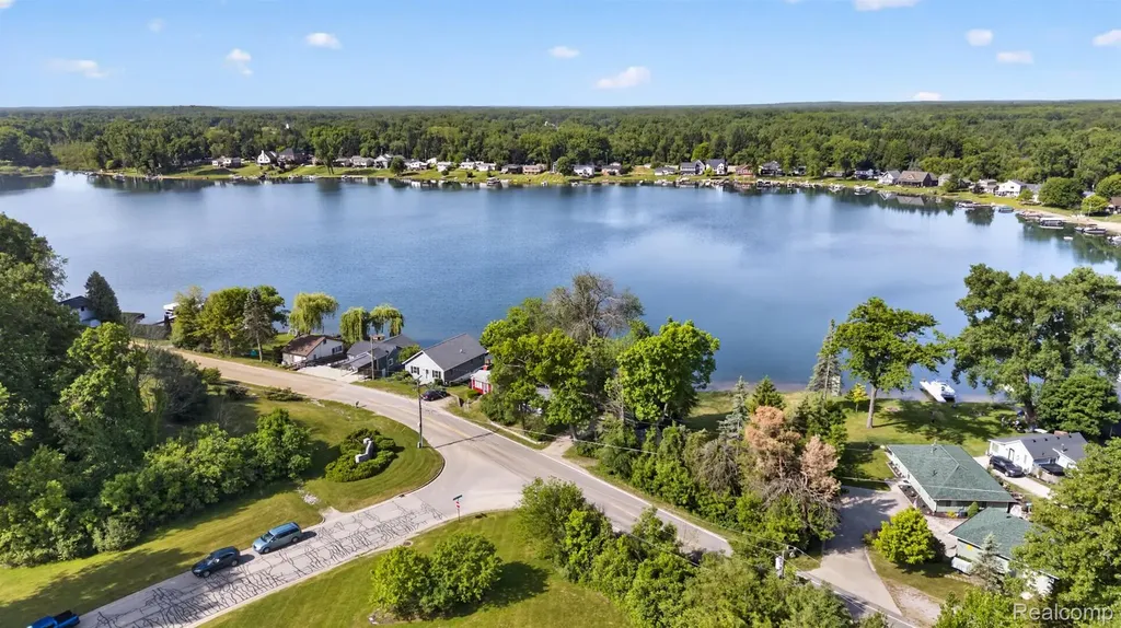 1717 Triangle Lake Road Marion Township MI 48843
