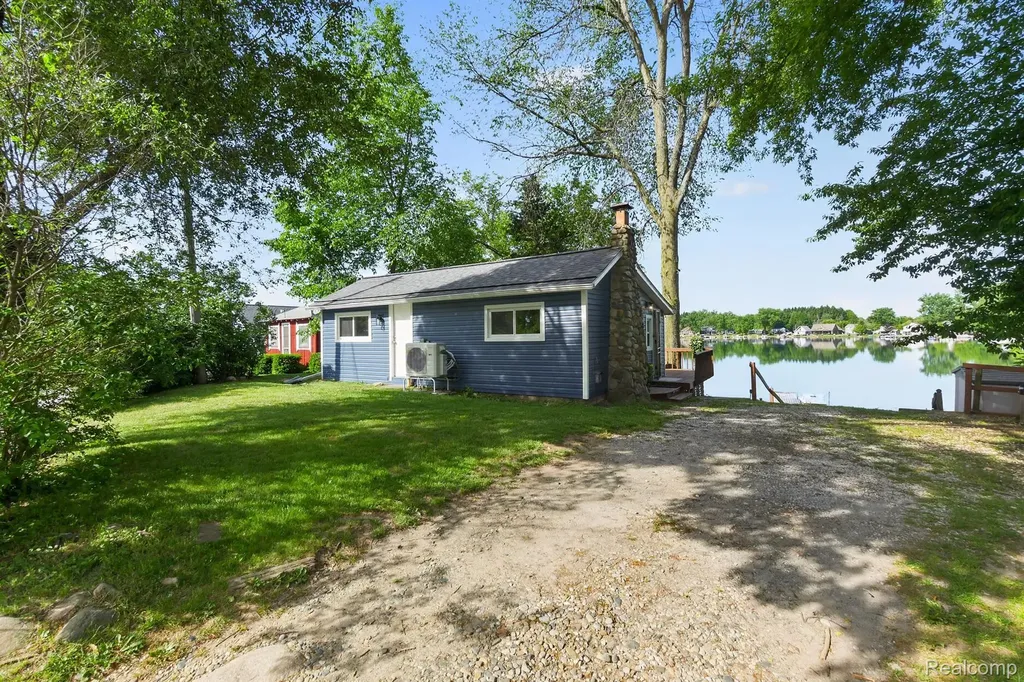 1717 Triangle Lake Road Marion Township MI 48843