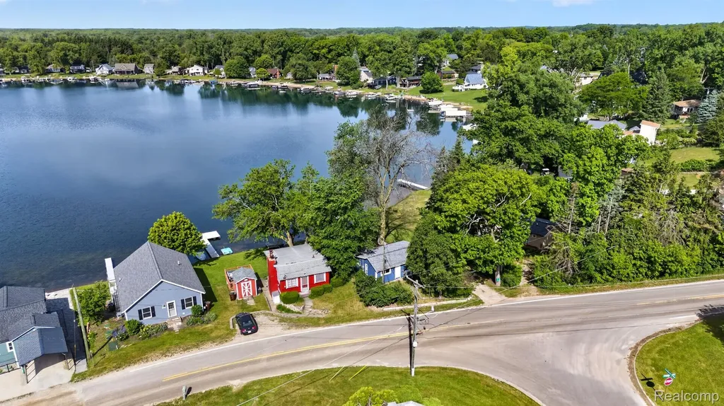 1717 Triangle Lake Road Marion Township MI 48843