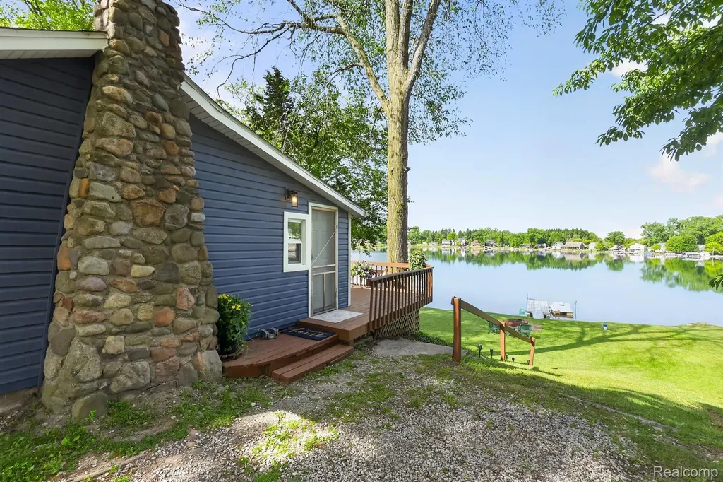 1717 Triangle Lake Road Marion Township MI 48843