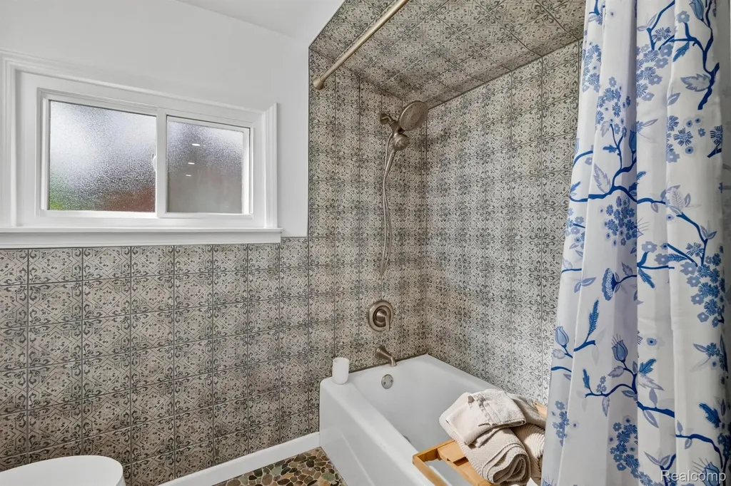 1717 Triangle Lake Road Marion Township MI 48843