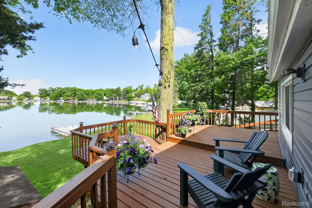 1717 Triangle Lake Road Marion Township MI 48843