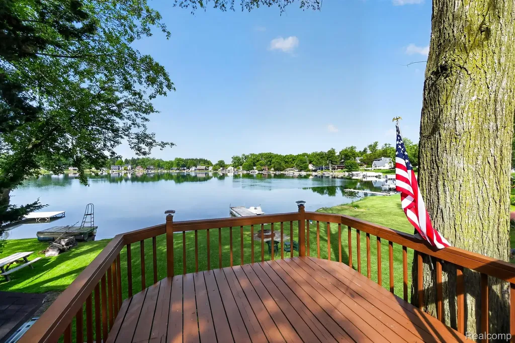 1717 Triangle Lake Road Marion Township MI 48843