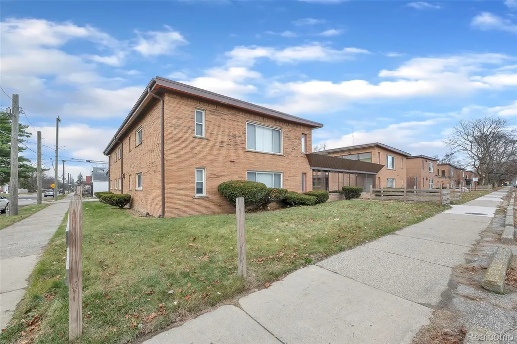 16721 Greenfield Road Detroit City MI 48235