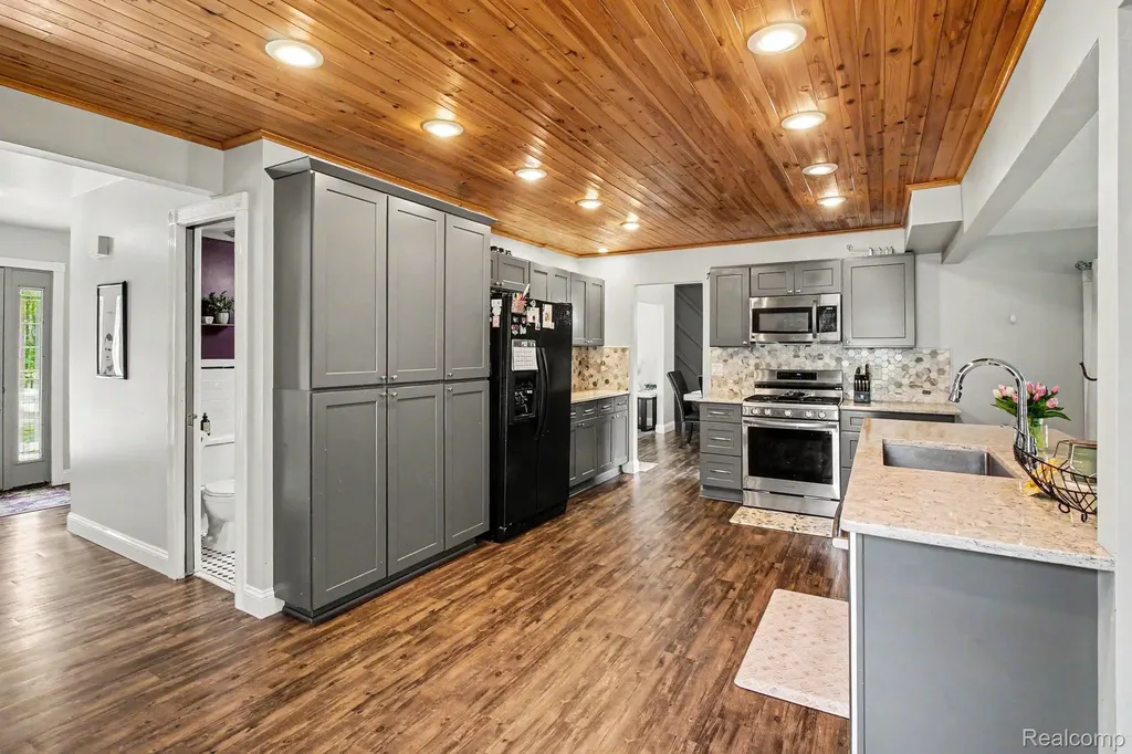 5302 Mill Wheel Drive Grand Blanc Charter Township MI 48439