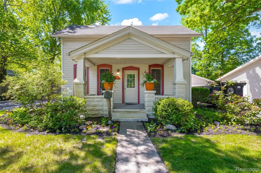 406 E Sherman Street Holly Village MI 48442