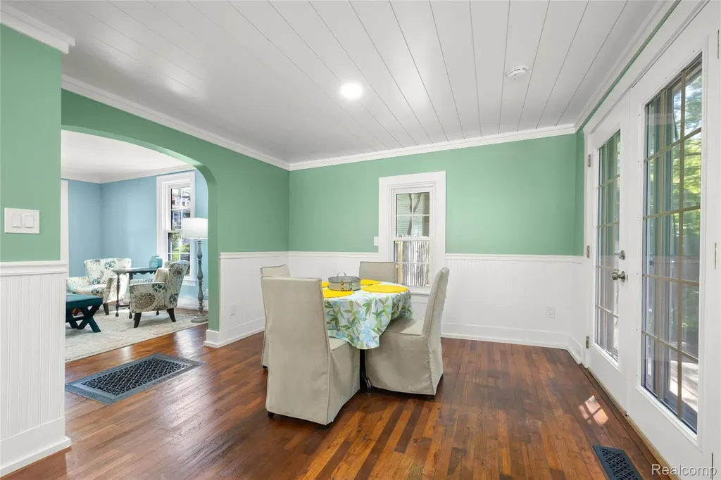 406 E Sherman Street Holly Village MI 48442