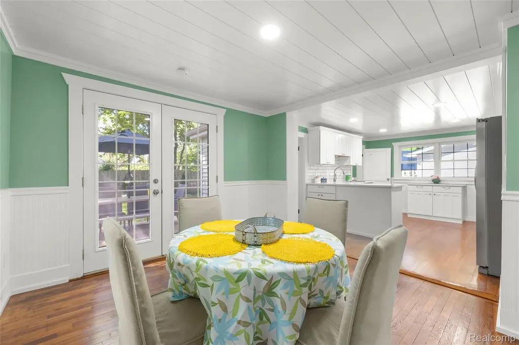 406 E Sherman Street Holly Village MI 48442