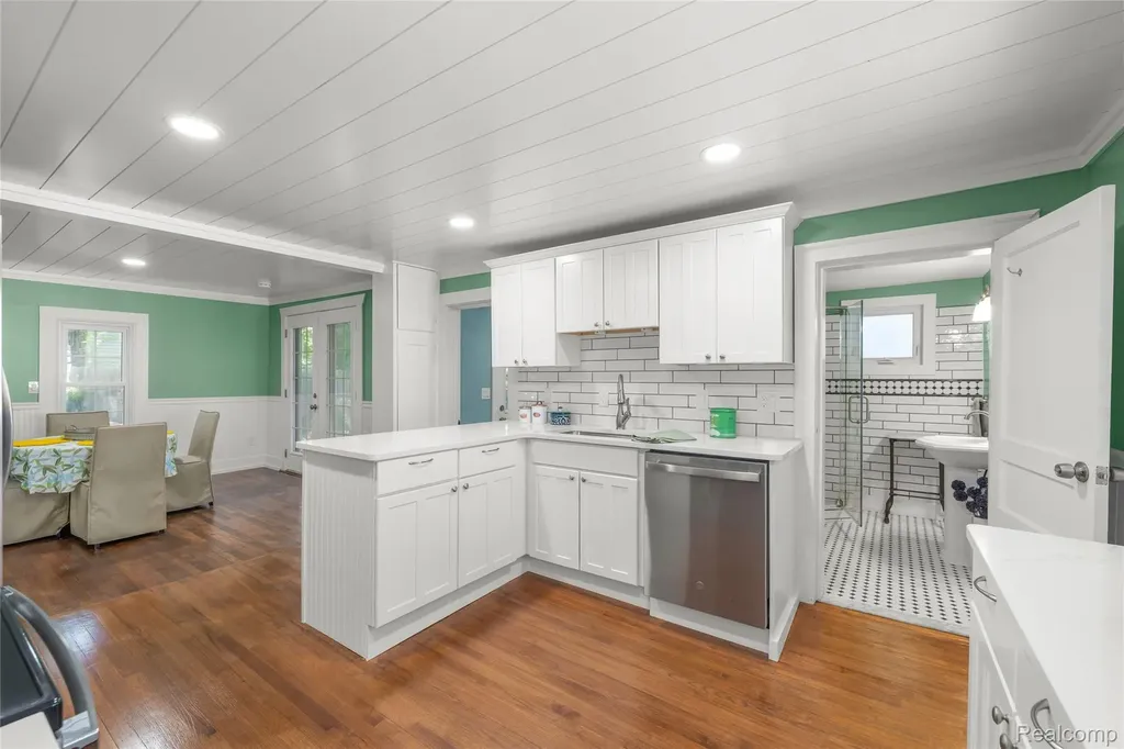 406 E Sherman Street Holly Village MI 48442