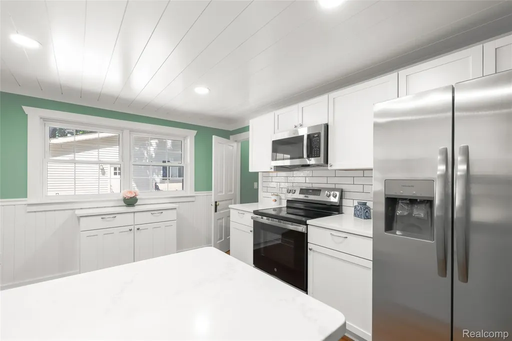 406 E Sherman Street Holly Village MI 48442