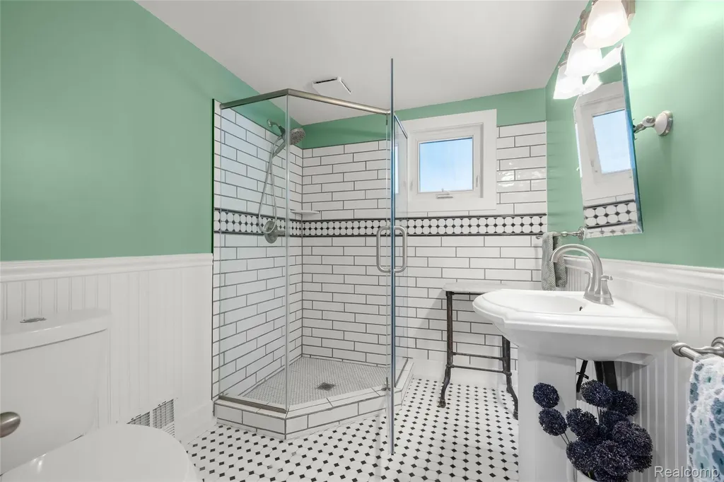 406 E Sherman Street Holly Village MI 48442