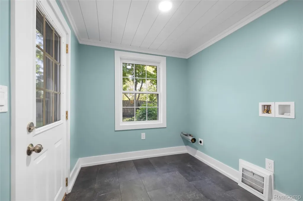 406 E Sherman Street Holly Village MI 48442