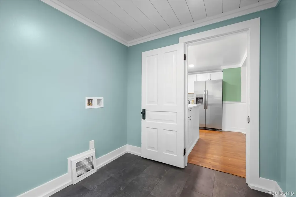 406 E Sherman Street Holly Village MI 48442