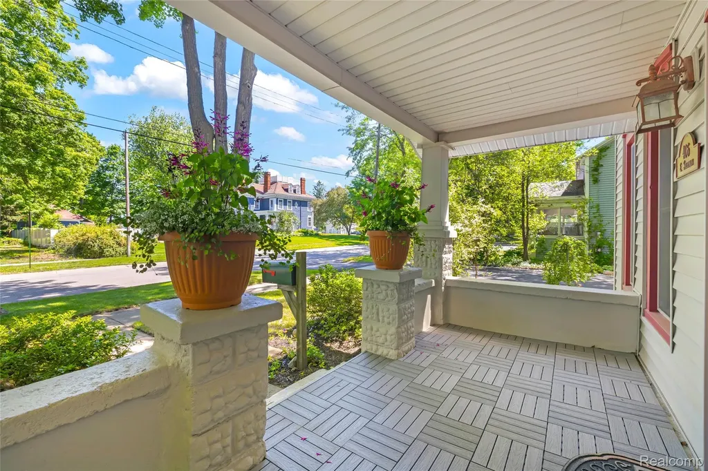 406 E Sherman Street Holly Village MI 48442