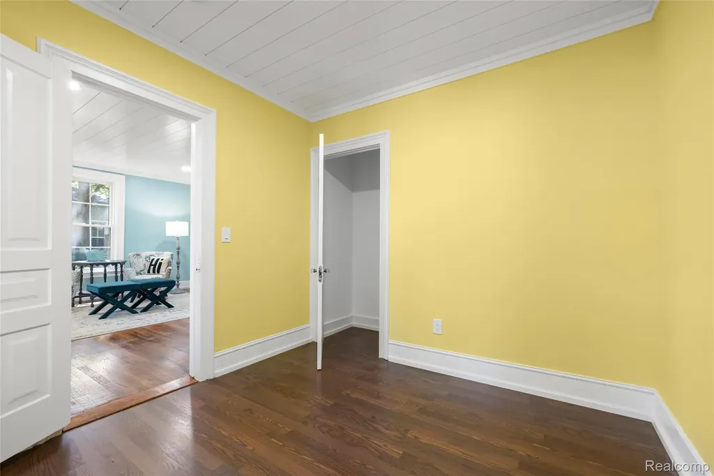 406 E Sherman Street Holly Village MI 48442