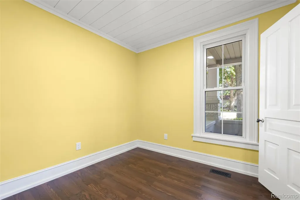 406 E Sherman Street Holly Village MI 48442