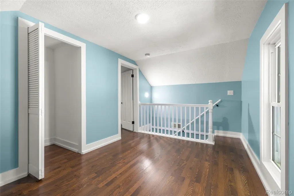 406 E Sherman Street Holly Village MI 48442