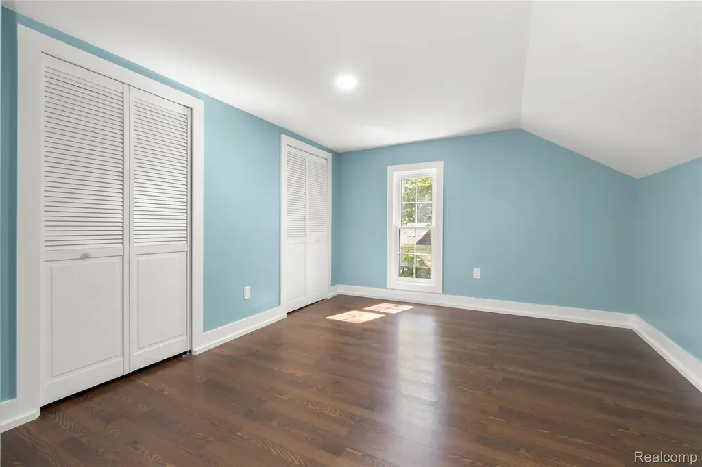406 E Sherman Street Holly Village MI 48442