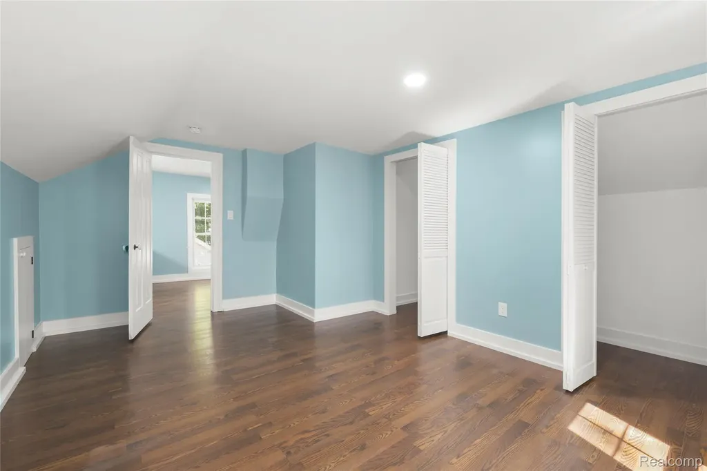 406 E Sherman Street Holly Village MI 48442