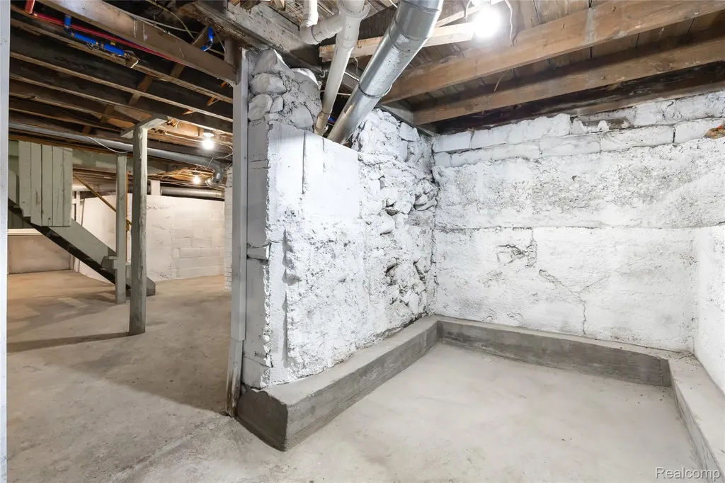 406 E Sherman Street Holly Village MI 48442